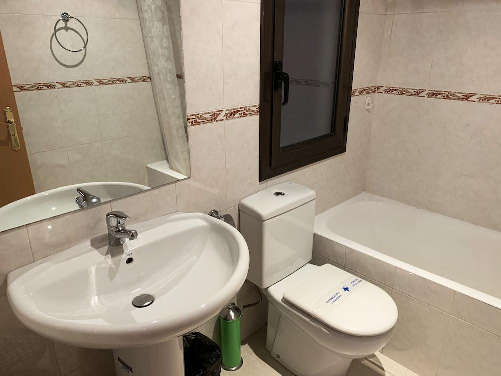 Apartament Pantebre 3000 *