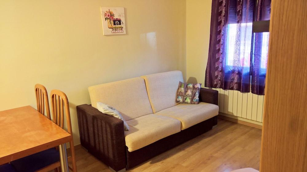 Apartament Pantebre 3000 *